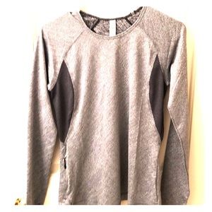 Women’s moisturizer wicking base layer